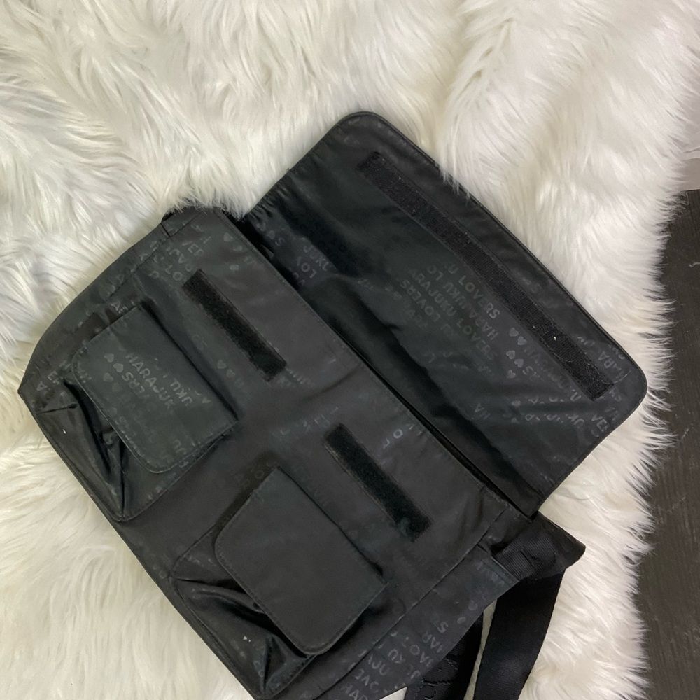 Harajuku Lovers Unisex Black Multi Pocket Crossbody Messenger Bag - Picture 12 of 13